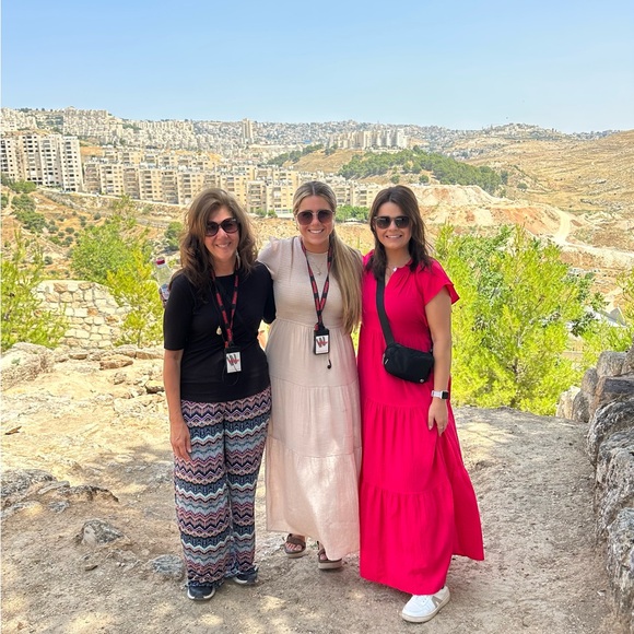 Meet your Posher, Kayla - Picture 6 of 10